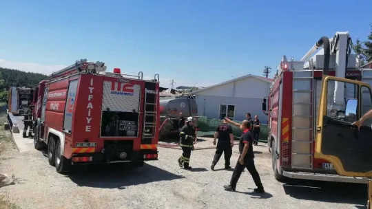 Geri dönüşüm fabrikası alevlere teslim oldu