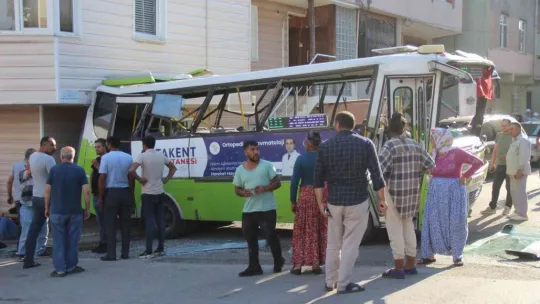 Halk otobüsünde dehşeti yaşadılar: 15 yaralı