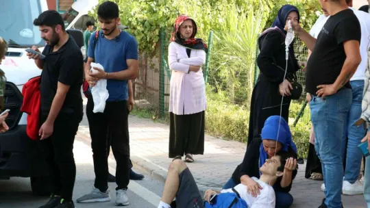 Halk otobüsünde dehşeti yaşadılar: 15 yaralı