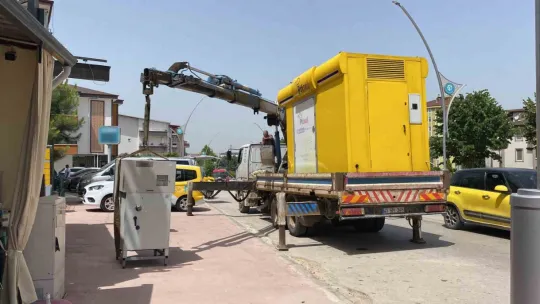 Getirdikleri hizmeti vince yükleyip geri götürdüler