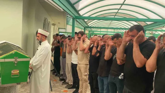 Girdiği denizde hayatını kaybetmişti, son yolculuğuna uğurlandı