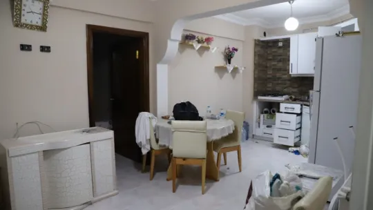 Girdikleri apartmanda 9 daireyi soyup sırra kadem bastılar