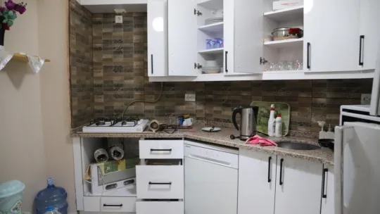 Girdikleri apartmanda 9 daireyi soyup sırra kadem bastılar
