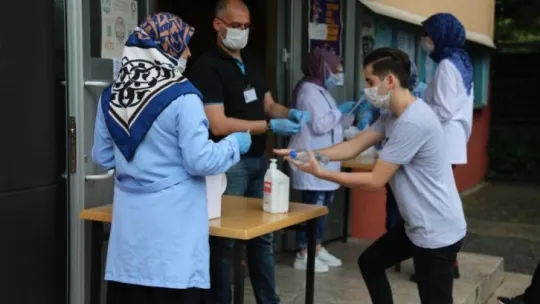 Giriş belgesini unutan öğrenci sınava son anda yetişti