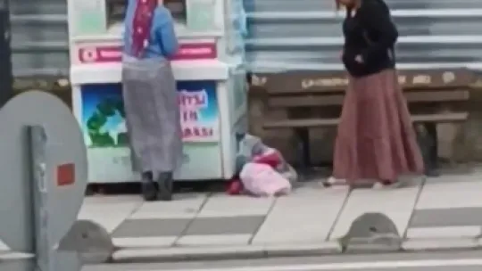 Görenler gözlerine inanamadı! Giysi kumbarasından bakın ne çıktı
