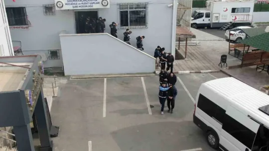 Bot üreten çeteye operasyon: 18 gözaltı
