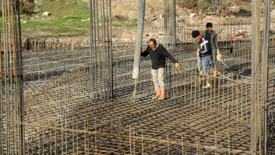 Gölcük'e yapılan yeni terminalin temel betonu atılıyor