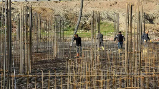 Gölcük'e yapılan yeni terminalin temel betonu atılıyor