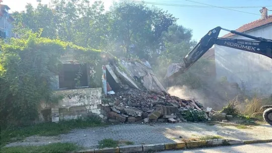 Gölcük'te 164 metruk bina yıkıldı
