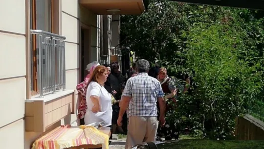Gölcük'te 3 katlı binada çıkan yangın çıktı!