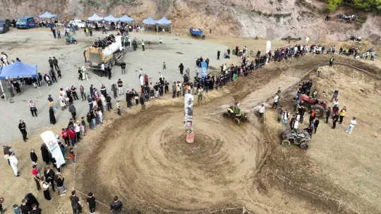 ATV tutkunları zorlu parkurda mücadele etti