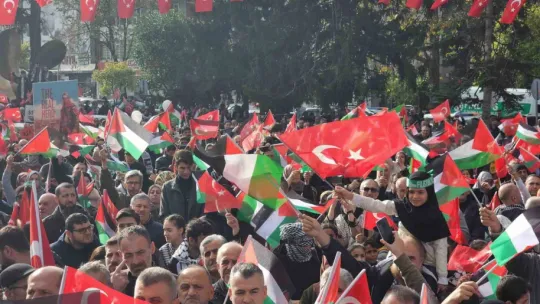 Binlerce kişi Filistin için yürüdü