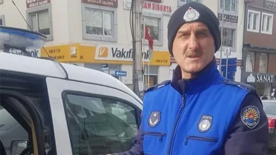 Gölcük'te içi para dolu çantayı sahibine teslim etti!