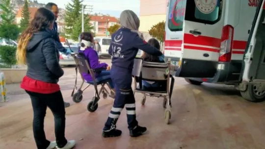 Gölcük'te iki otomobil birbirine girdi!