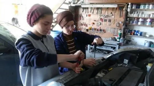 Gölcük'te Kaportacı Anne- Kız!