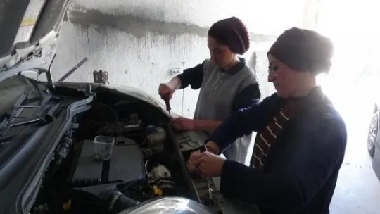 Gölcük'te Kaportacı Anne- Kız!