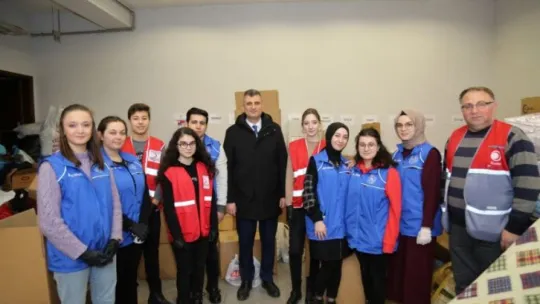 Gölcüklüler depremzedelere yardım için yarışıyor
