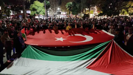 İnsanlık dışı saldırıyı protesto ettiler