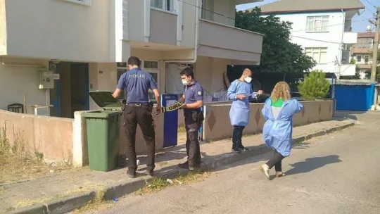 Gölcük'te 4 katlı apartman karantinaya alındı