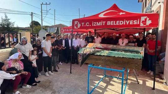 Babaanne ve 2 torunu son yolculuğuna uğurlandı