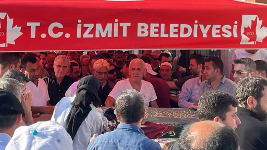 Babaanne ve 2 torunu son yolculuğuna uğurlandı