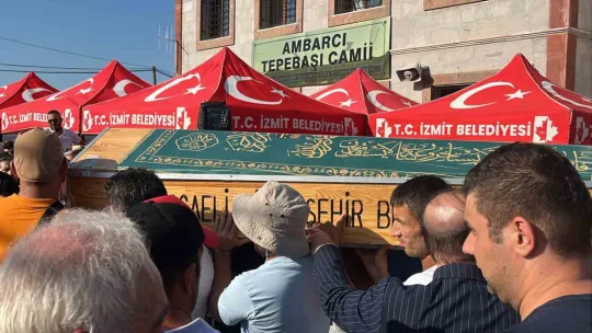 Babaanne ve 2 torunu son yolculuğuna uğurlandı