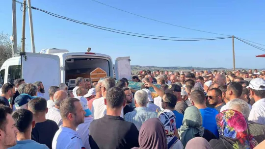 Babaanne ve 2 torunu son yolculuğuna uğurlandı