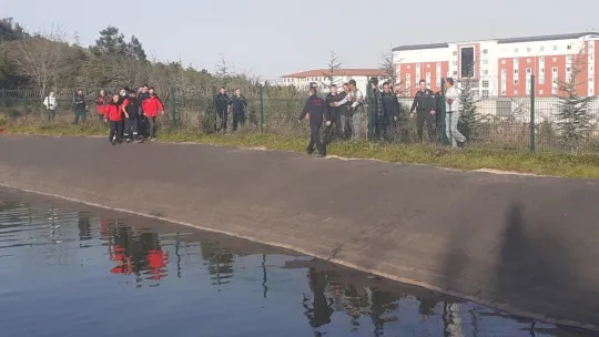 Gölete düşen çocuğun cansız bedenine ulaşıldı