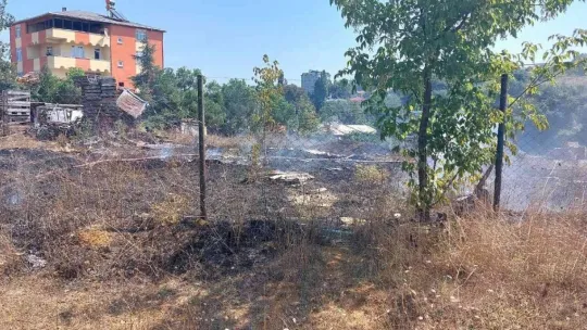 Gönüllü itfaiyeciler yangının büyümesini engelledi
