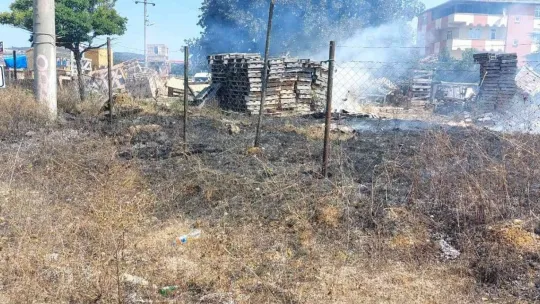 Gönüllü itfaiyeciler yangının büyümesini engelledi