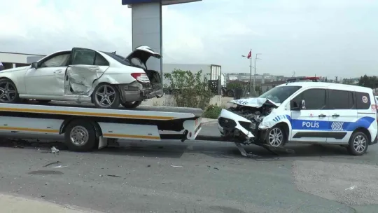 Göreve giden polis ekibi kaza yaptı