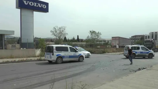 Göreve giden polis ekibi kaza yaptı