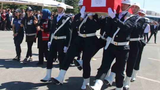 Görevi başında şehit edilen polisin eşinden acı sözler