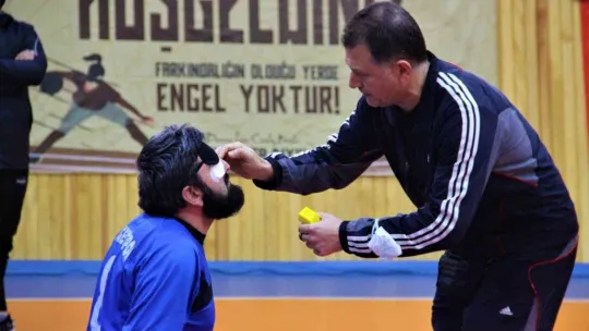 Görme engelli bireyler kıyasıya mücadele etti