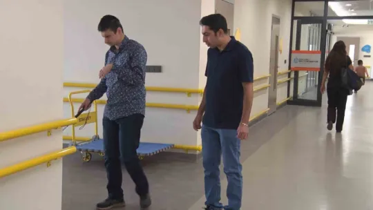 Görme engelli eğitmen öğrencilerine 'bağımsızlığı' hediye ediyor