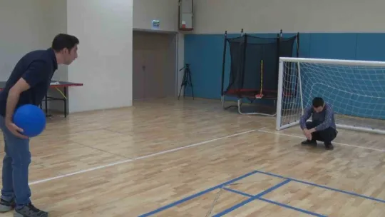 Görme engelli eğitmen öğrencilerine 'bağımsızlığı' hediye ediyor