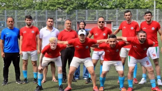 Görmeyen gözlerle başarıdan başarıya koşuyorlar