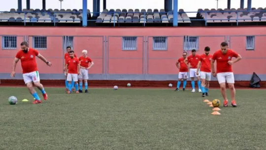 Görmeyen gözlerle başarıdan başarıya koşuyorlar