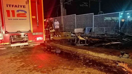 Gündüz içilen nargilenin közü barakayı küle çevirdi