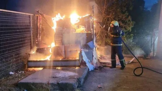 Gündüz içilen nargilenin közü barakayı küle çevirdi