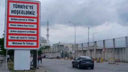 Gurbetçilerin Türkiye'ye girişleri başladı