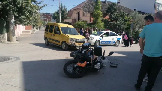 Kazada sürücü yola savruldu