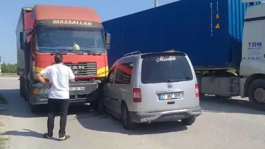 Hafif ticari araç ile kamyon çarpıştı: 1 yaralı
