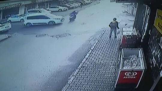 Hafif ticari araç ile motosiklet çarpıştı: 1 yaralı!