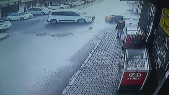 Hafif ticari araç ile motosiklet çarpıştı: 1 yaralı!