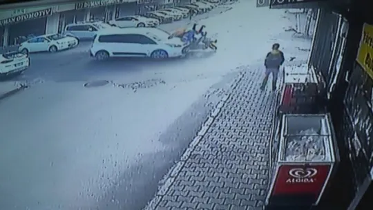 Hafif ticari araç ile motosiklet çarpıştı: 1 yaralı!