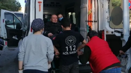 Hafif ticari araç ile motosiklet çarpıştı!
