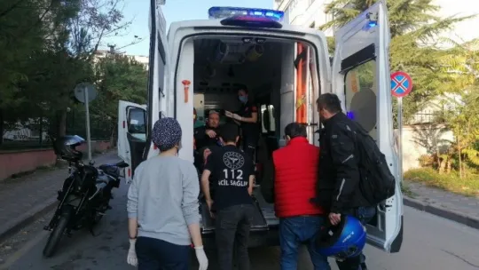 Hafif ticari araç ile motosiklet çarpıştı!