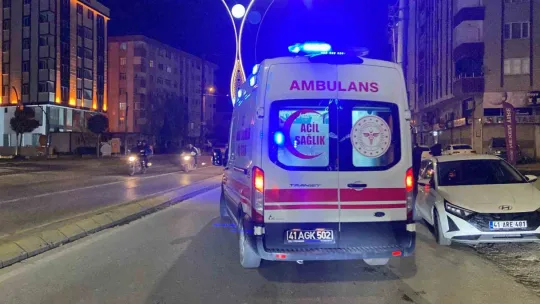Hafif ticari araç otomobile çarptı: 1 yaralı