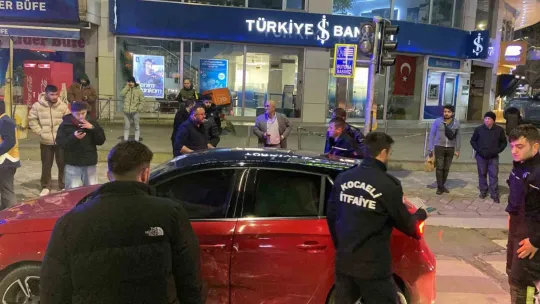 Hafif ticari araç otomobile çarptı: 1 yaralı
